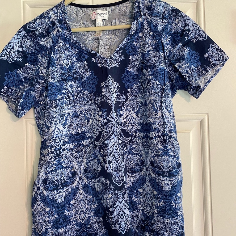 Peaches Uniform Scrub Top Size M